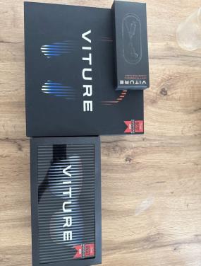 Viture one XR smart glasses met neckband en accessoires