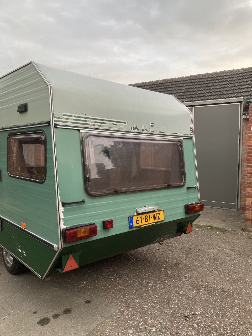 Caravan Chateau met voortent en eigen kenteken!!