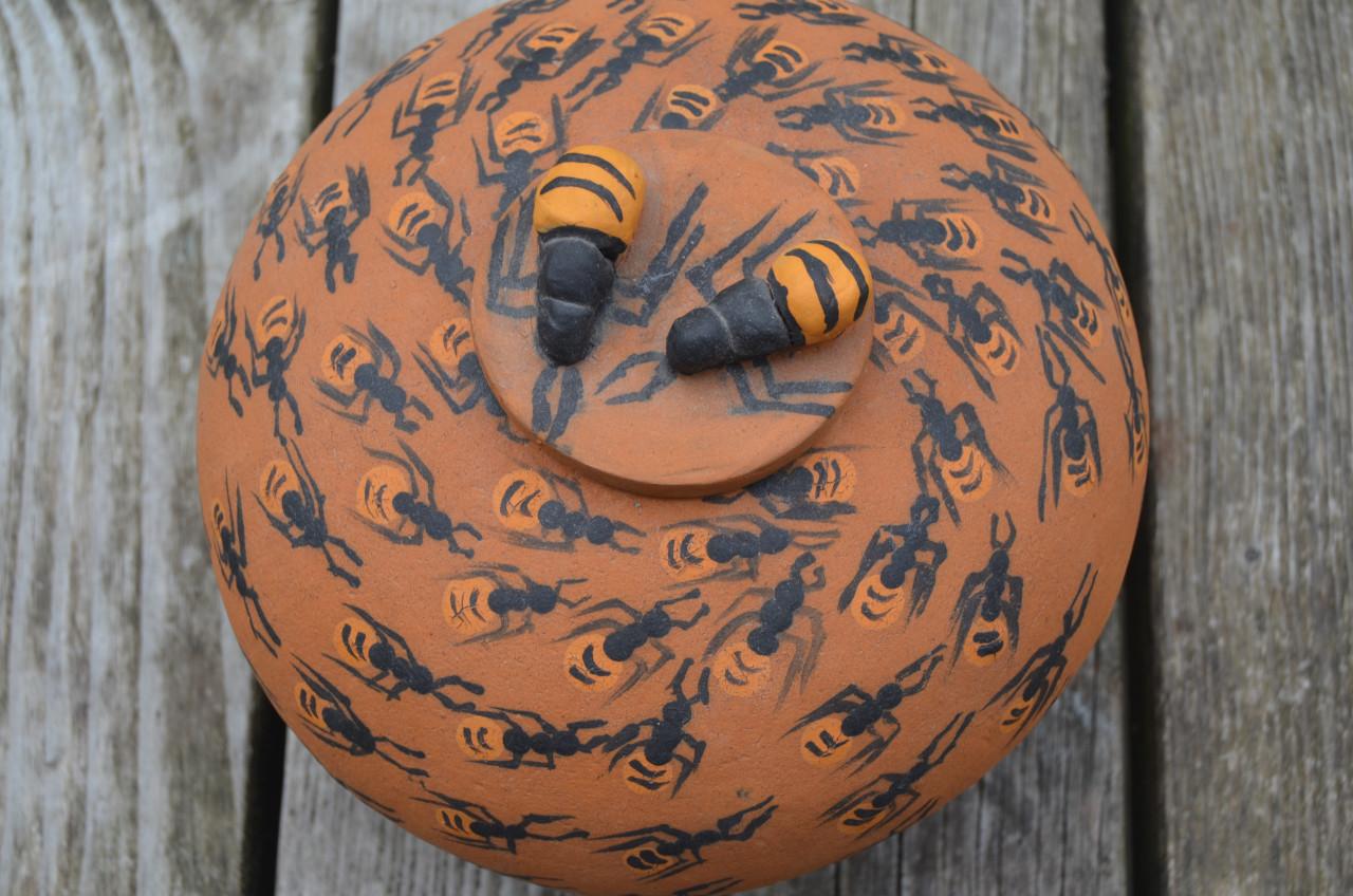 Mooie vaas/pot met Mieren! In prima staat