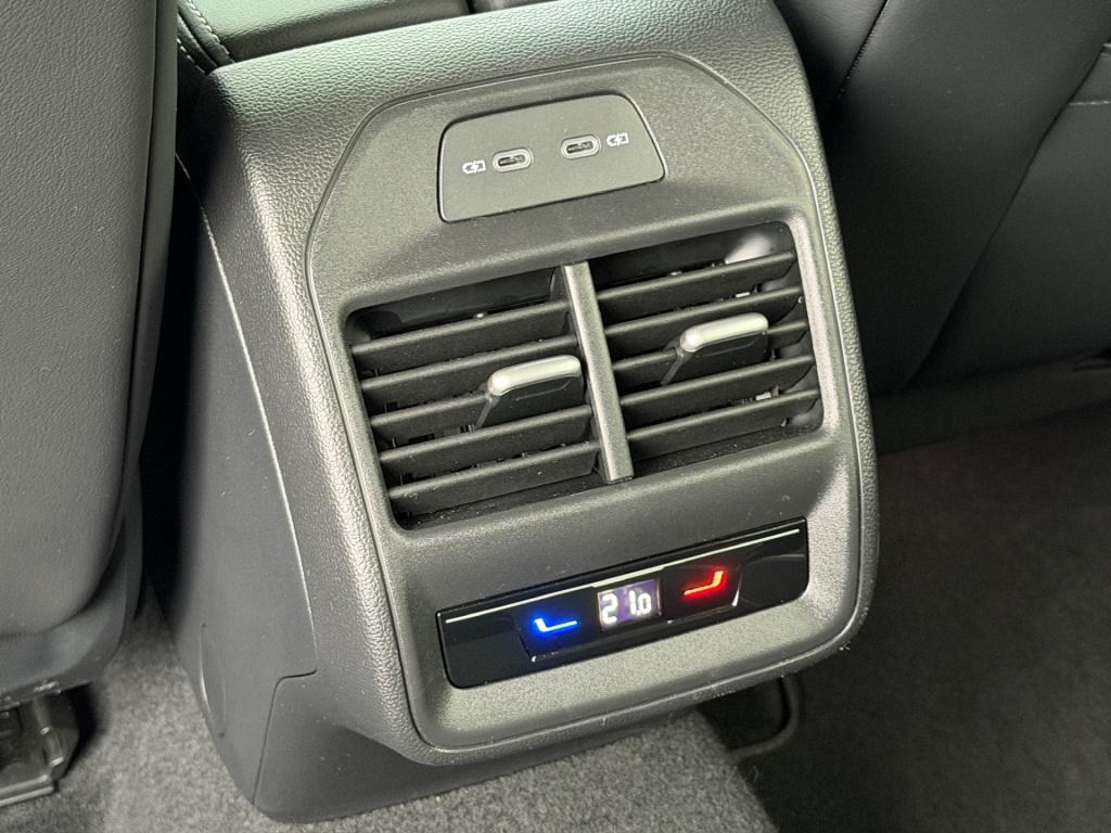 Volkswagen Passat variant 1.5 ehybrid business | trekhaak | alcantara | hea