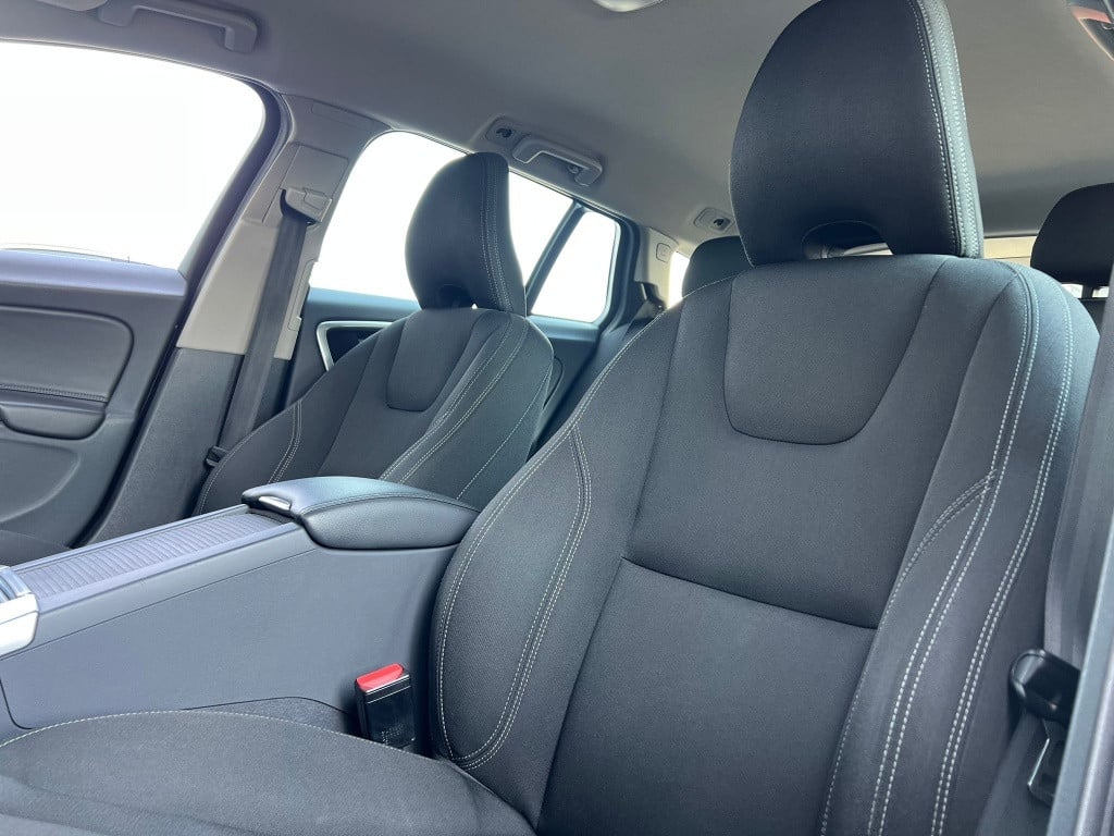 Volvo V60 t3 153pk dynamic ed| navi| climate| stoel.verw| pdc