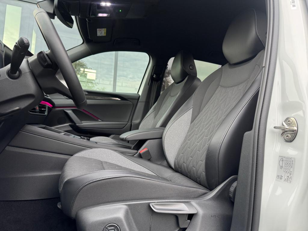 Volkswagen Tiguan 1.5 etsi goal * acc * 360 camera * trekhaak * lane + side