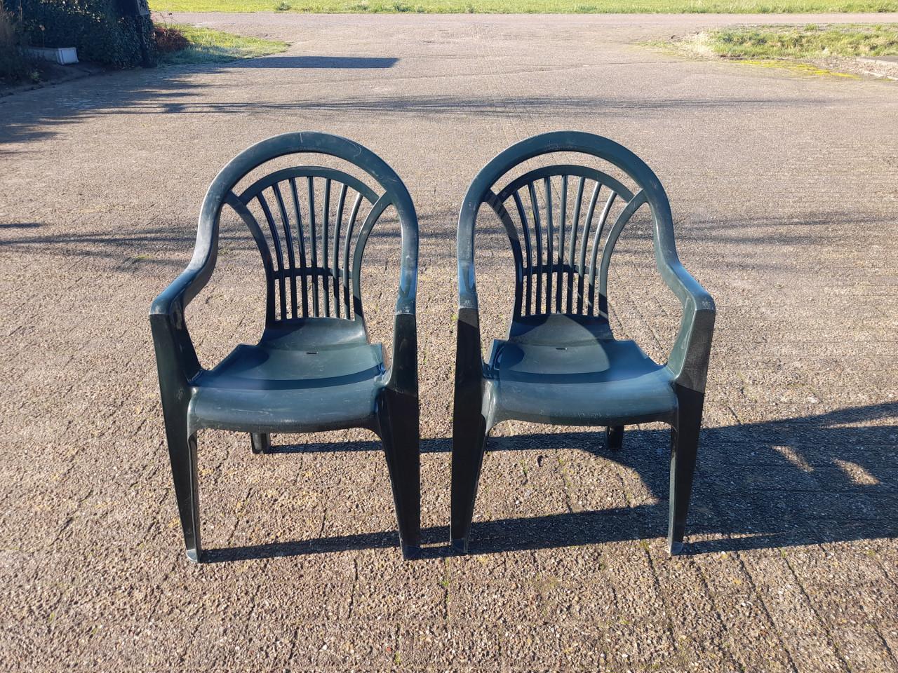 2 stapelbare tuinstoelen