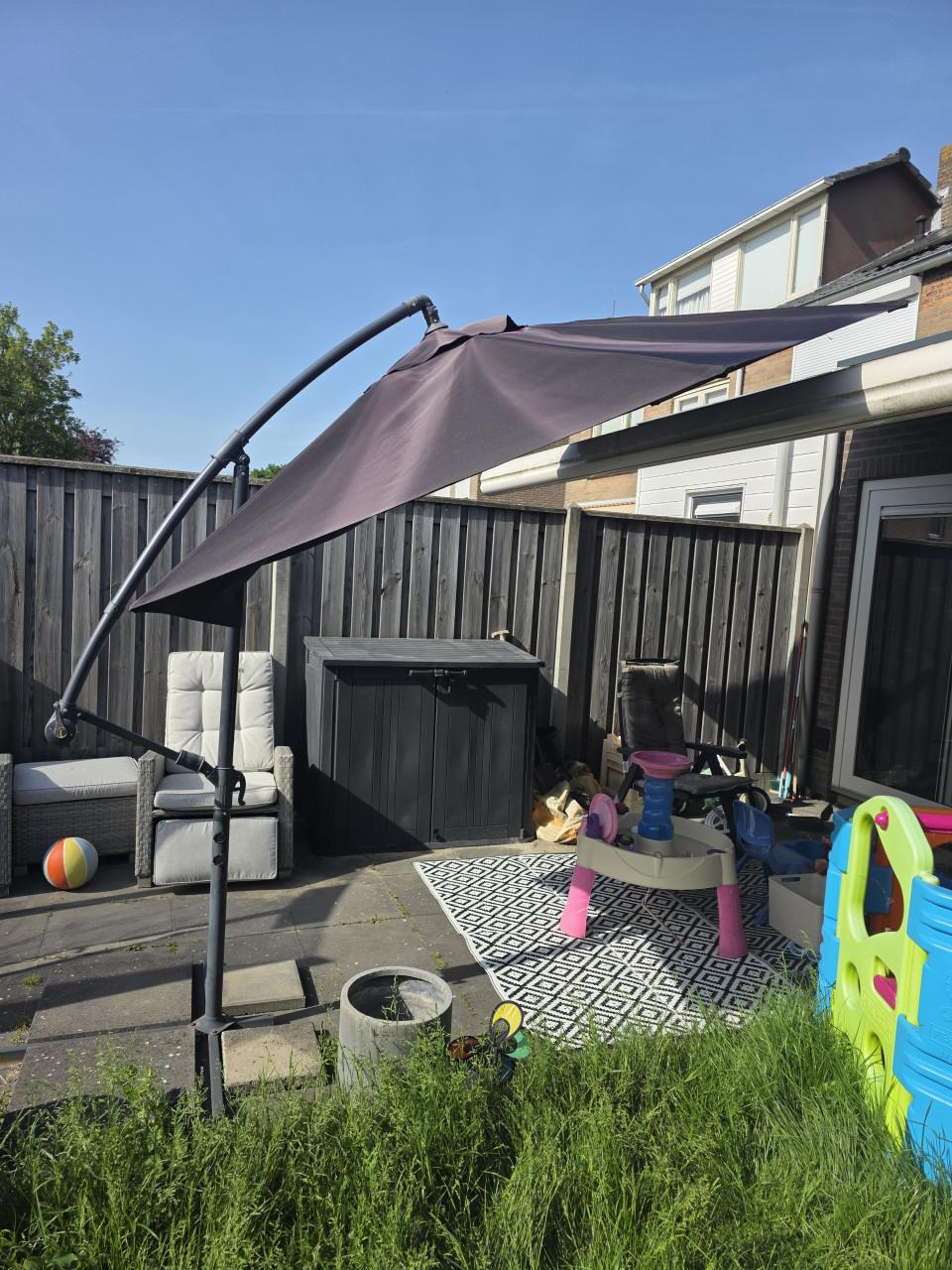 Zweefparasol 300 cm antraciet incl. hoes