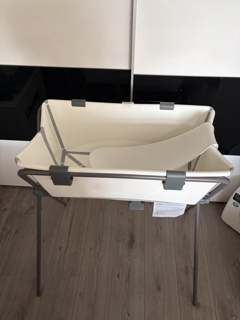 Stokke flexibad opvouwbaar babybad met standaard en newborn inzet