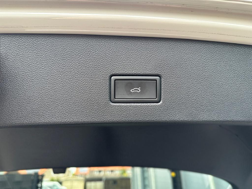 Volkswagen T-roc 1.5 tsi 150pk dsg r-line | camera | keyless | elek. achter