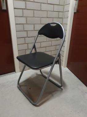 Klapstoel (4 stuks beschikbaar)