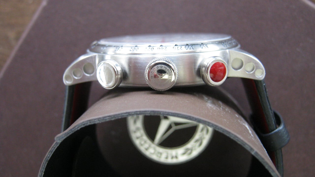 NIEUW MERCEDES HORLOGE FOLIE ZIT NOG OP HET GLAS VOOR 200 EURO