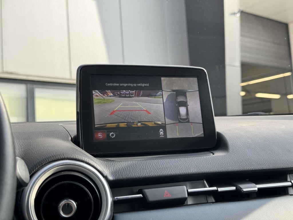 Mazda 2 1.5 skyactiv-g signature | navigatie | 360° camera | head-up displa