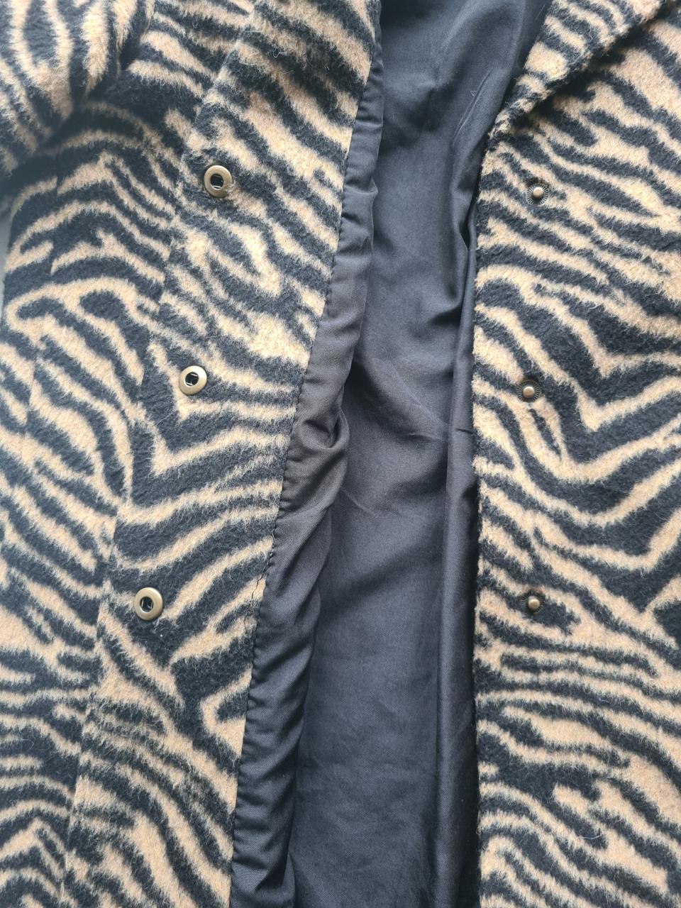 Zwart ,beige zebraprint zachte jas van Next  Maat 122