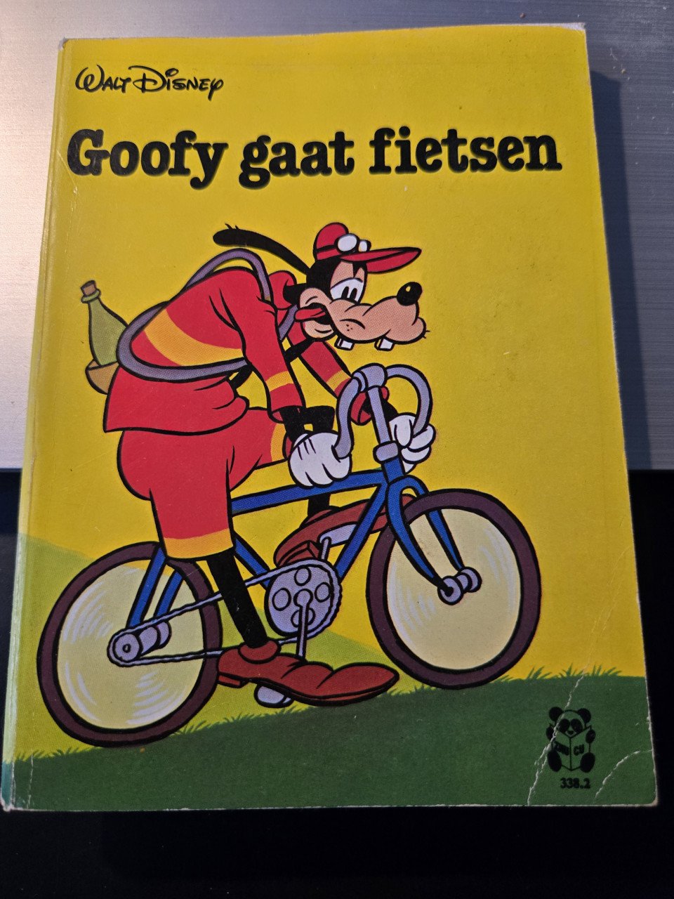Boekje: Goofy gaat fietsen Walt Disney 1978 Kaft beetje los.