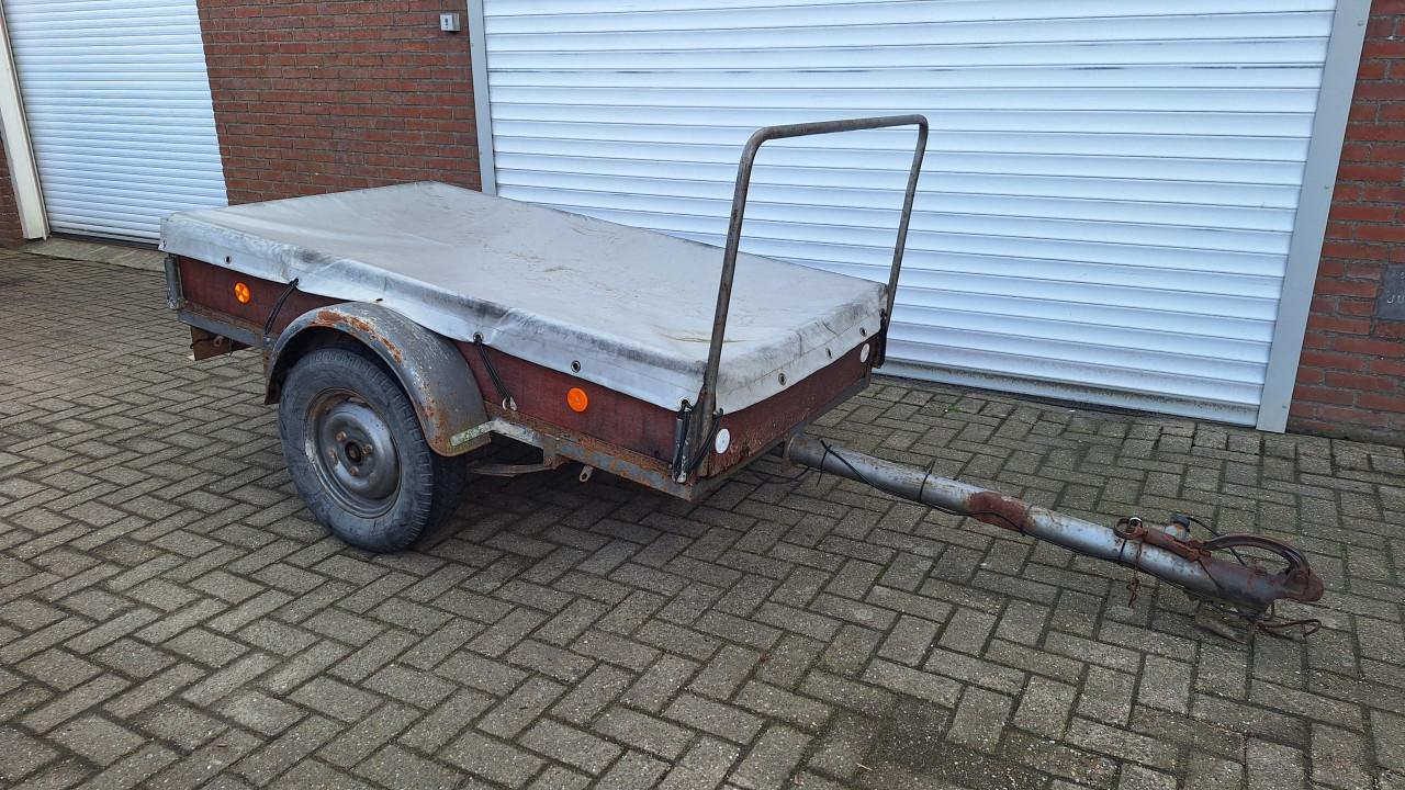 Verschillende 2e hands bakwagen.