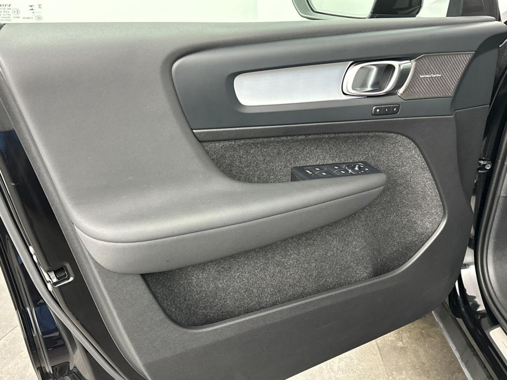 Volvo XC40 b4 194pk plus dark| achteruitrijcamera| trekhaak| adap.cruise