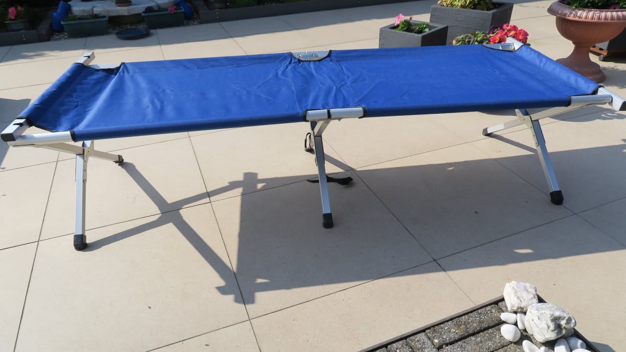 OPVOUWBAAR CAMPINGBED met draagzak.
