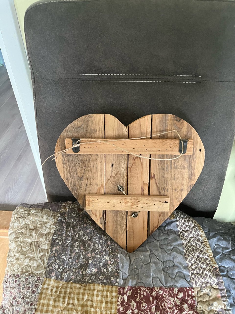 Houten hartje met gieter