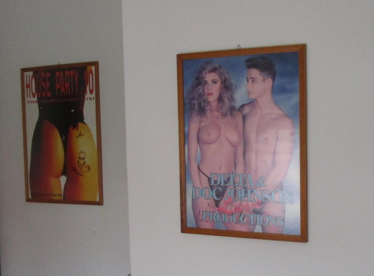 Leuke poster ingelijst achter ontspiegeld glas.