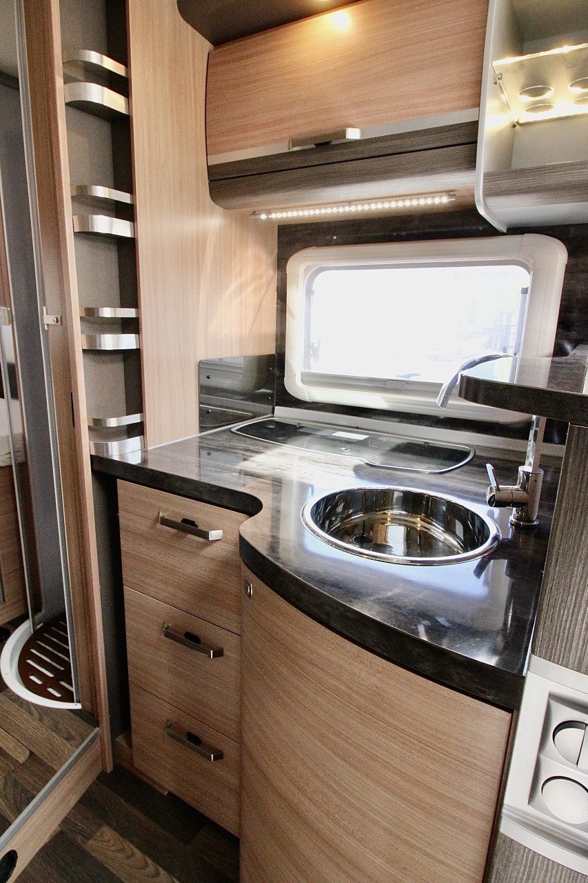 Knaus Sky Ti (AUTOMAAT,Lage Lengtebedden,38000KM!!!)