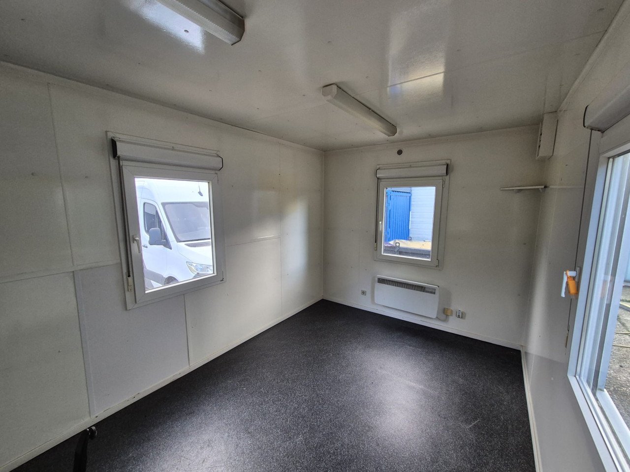 Bouwkeet / kantoorunit / directiekeet / woonunit 9x3m