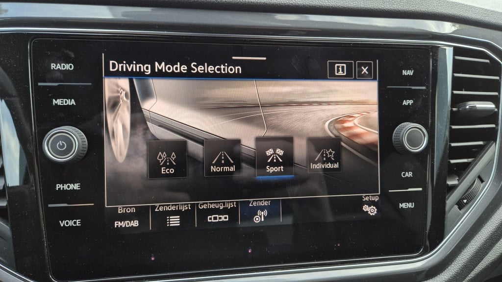 Volkswagen T-roc 1.5 tsi sport bnsr*navi*clima*led*lane ass*vitrual*18*came