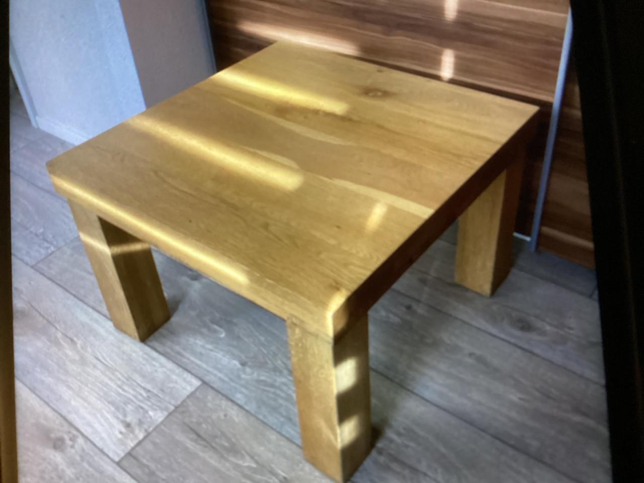 Eiken bijzettafel