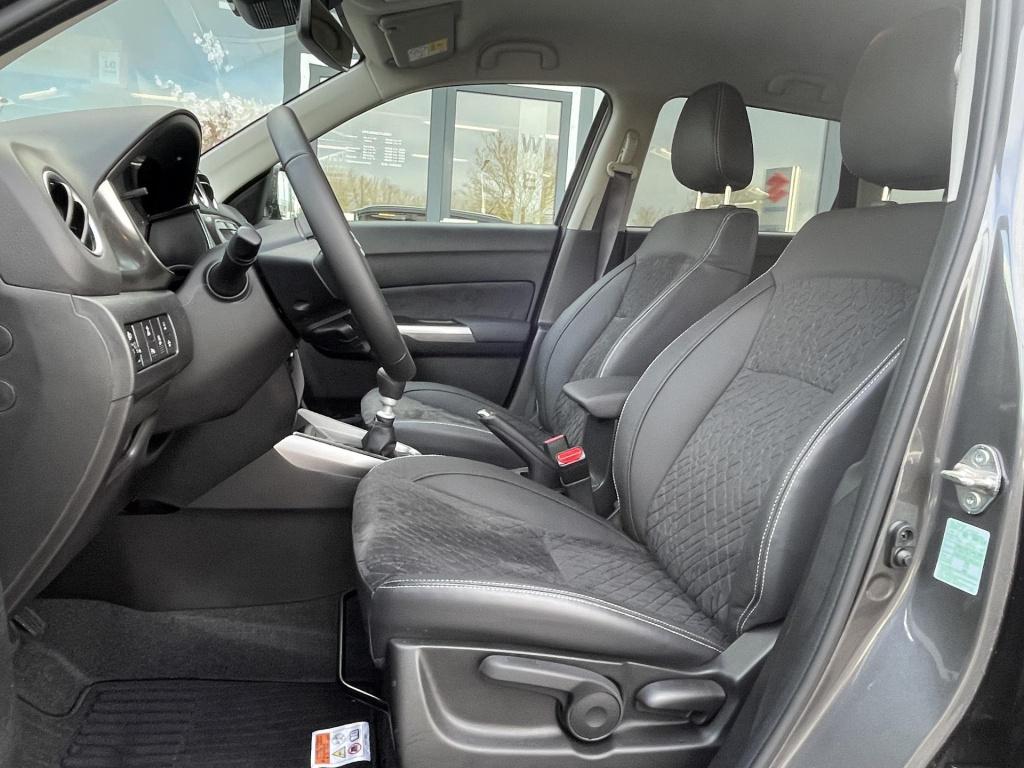 Suzuki Vitara 1.4 boosterjet style smart hybrid