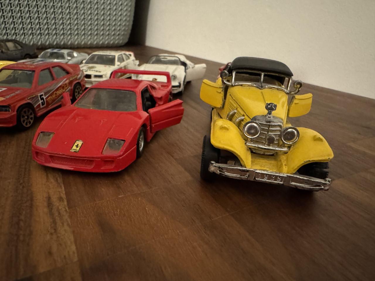 Diverse speelgoed auto's