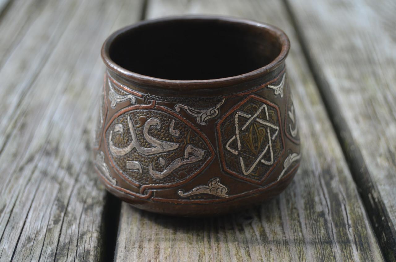 Perzisch koperen (met zilver?) bakje.