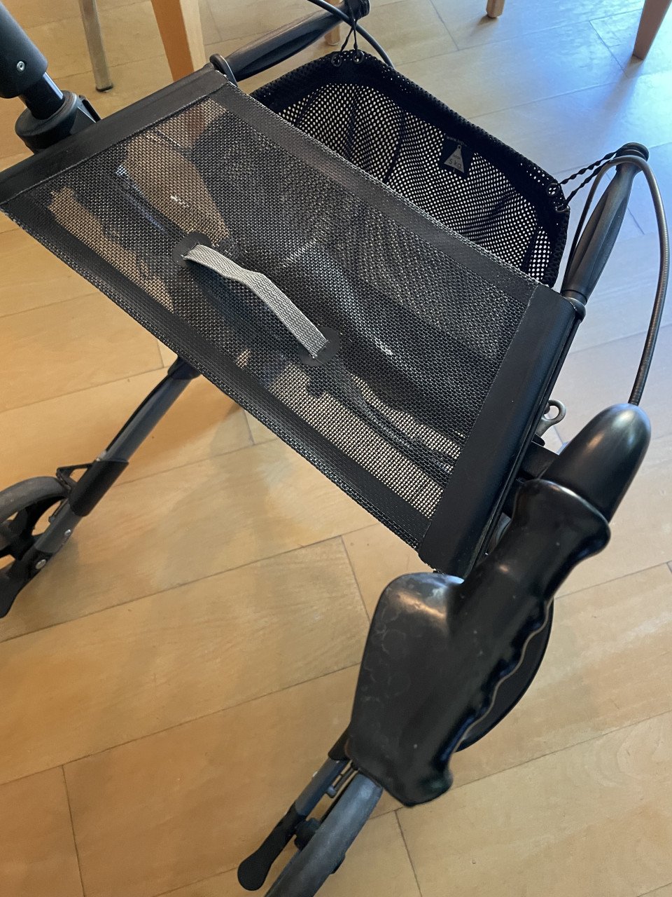 Rollator zwart (met zit mogelijkheid)