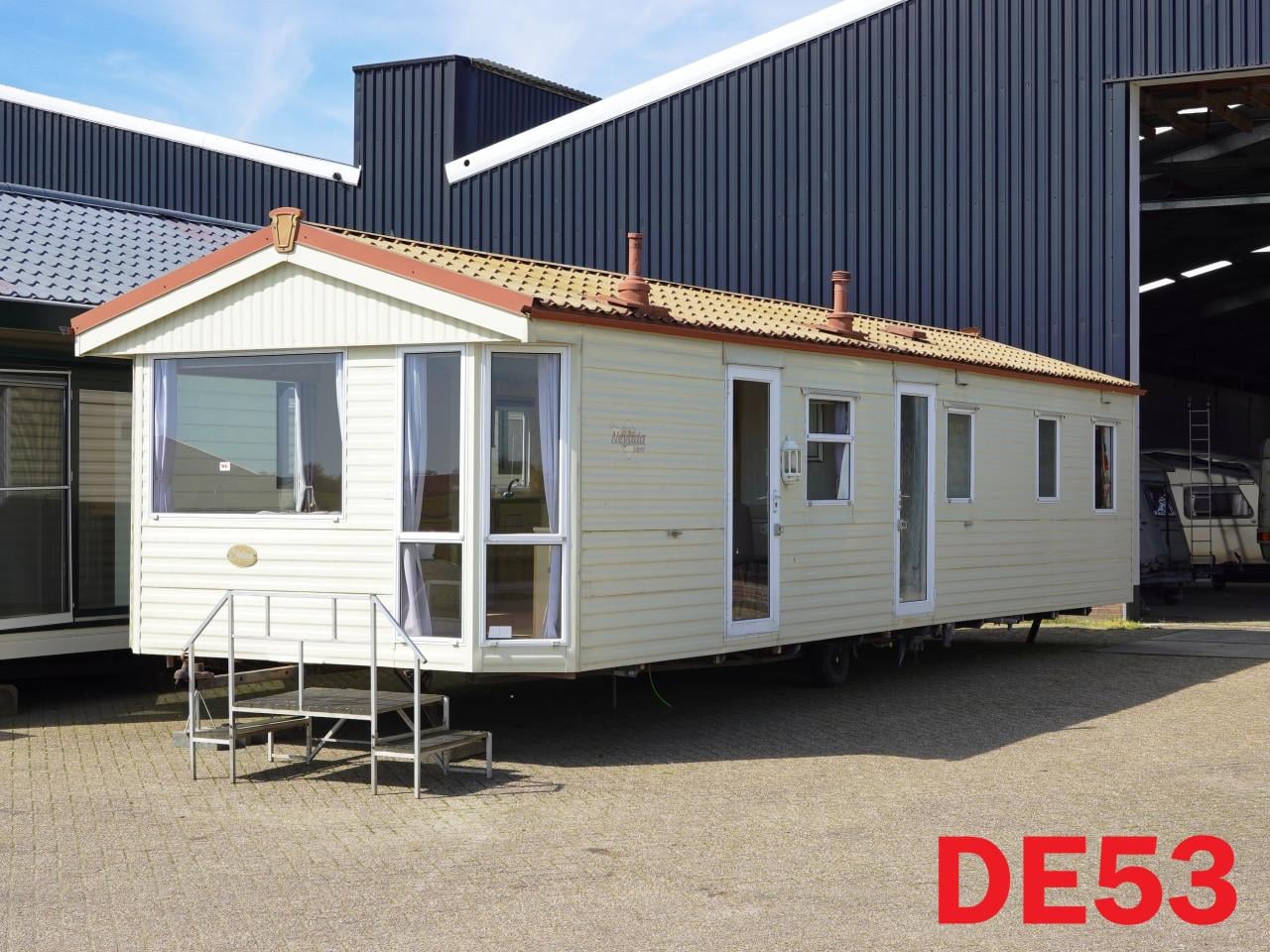 Div. stacaravans en chalets tot 8 personen voorradig