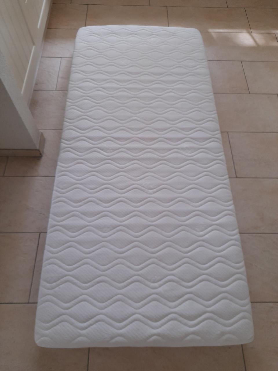 2 x 90 x 200 x 16  Matrassen (in goede schone staat )
