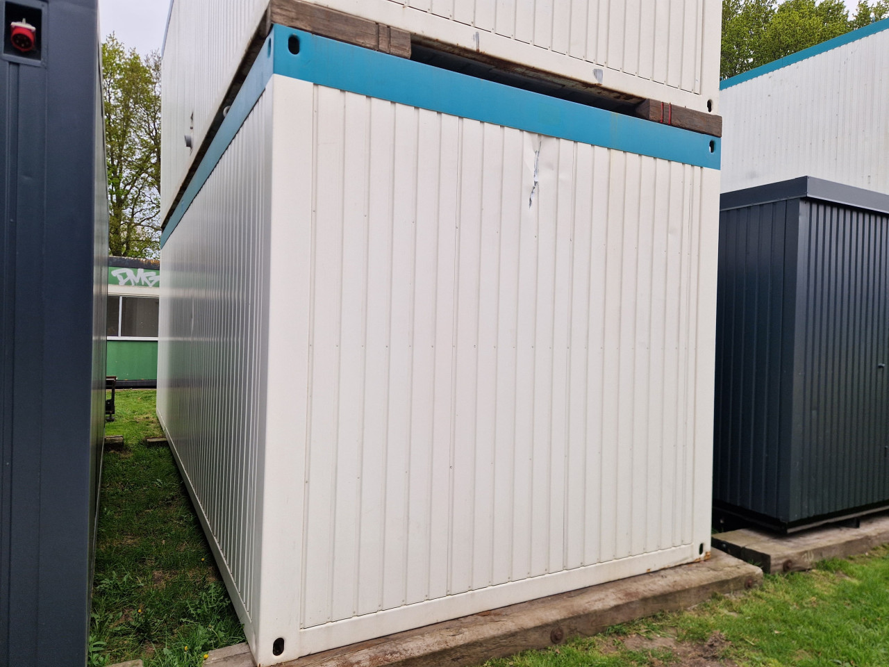 8x3m kantoorunits / woonunit / uitvoerderskeet / bouwkeet