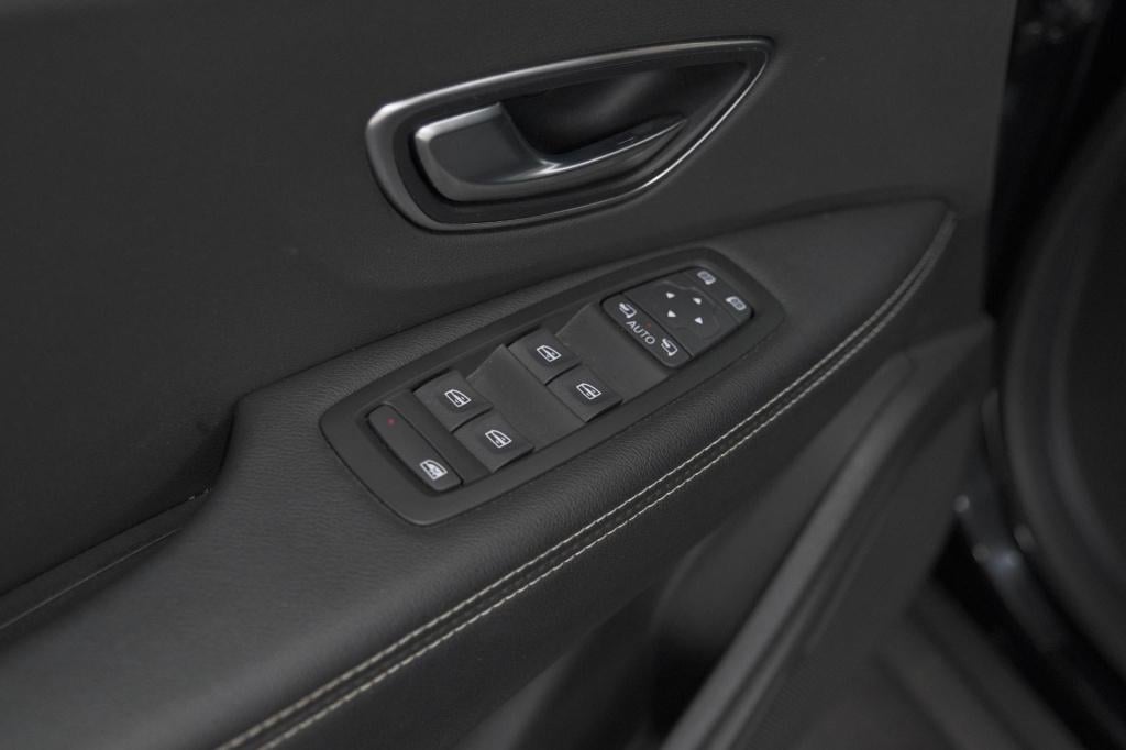 Renault Scenic tce 140 edc limited | camera | stoelverwarming | navigatie |