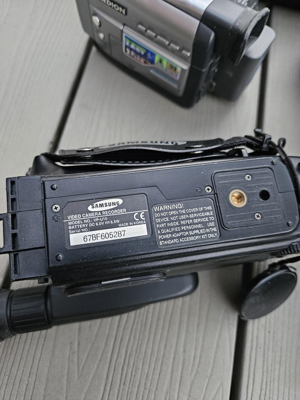 Vintage Videocamera Collectie: Samsung, Medion, Hitachi