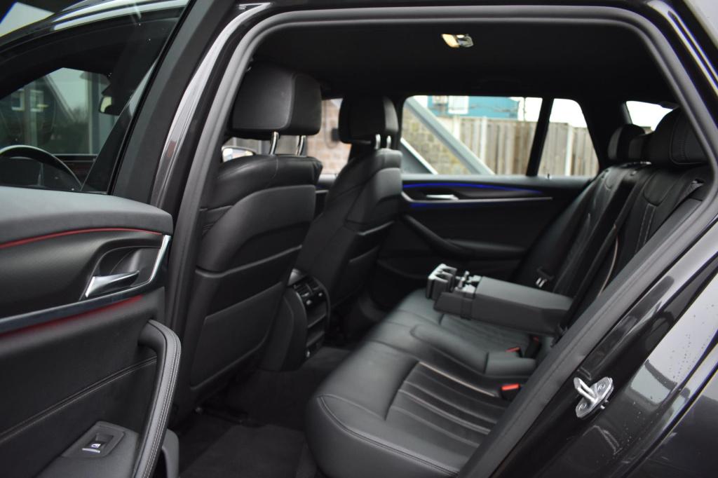 BMW 5 Serie touring 520i m-sport | laserlight | nap | dealer onderhouden | 