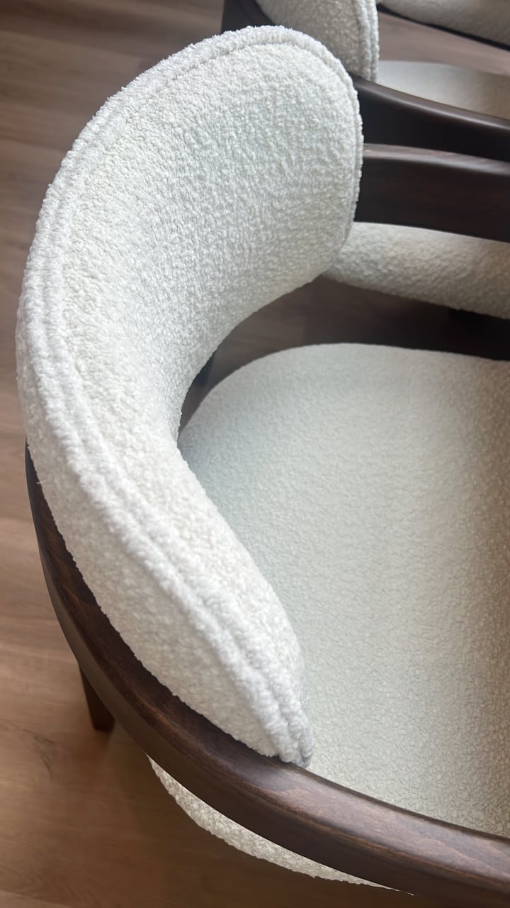 6x Japandi eetkamerstoelen walnoot/ wit bouclé