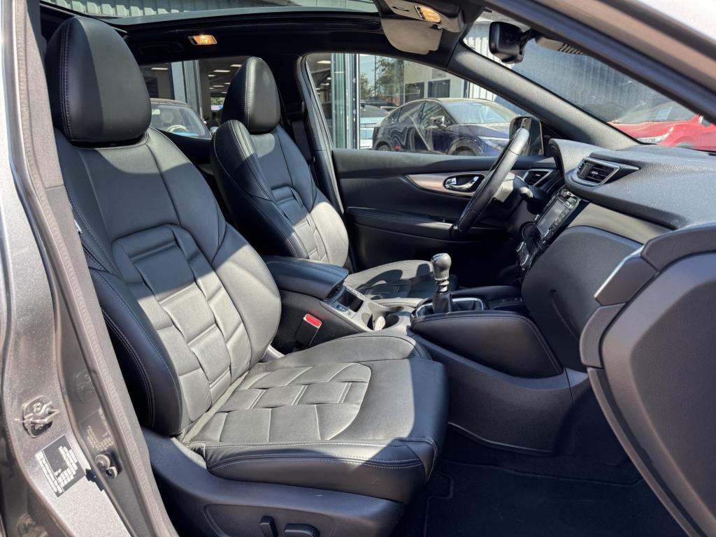 Nissan Qashqai 1.6 tekna + nl-auto, 1e eigenaar + nieuwstaat! incl. trekhaa
