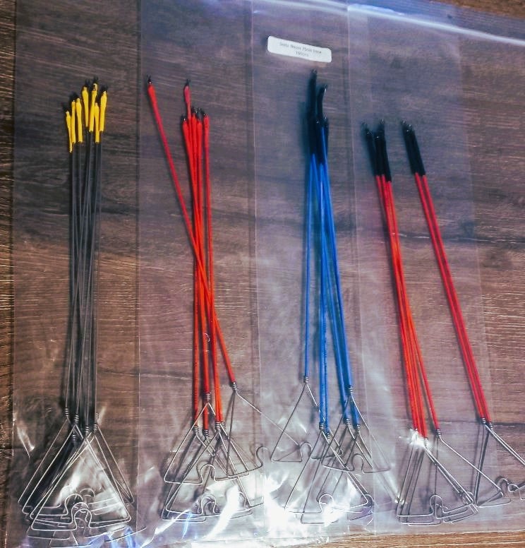 Ze zijn er weer Delta afhouders in 4 lengtes en kleuren .