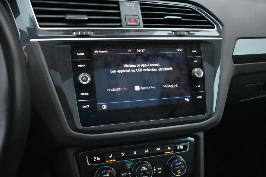 Volkswagen Tiguan 1.5 tsi act r-line | trekhaak | camera | dealer onderhoud