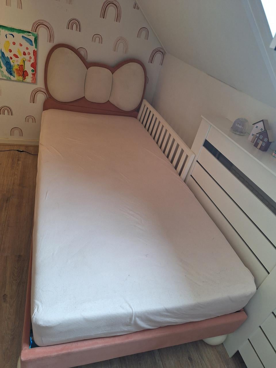 Strikjes bed met LED z.g.a.n.