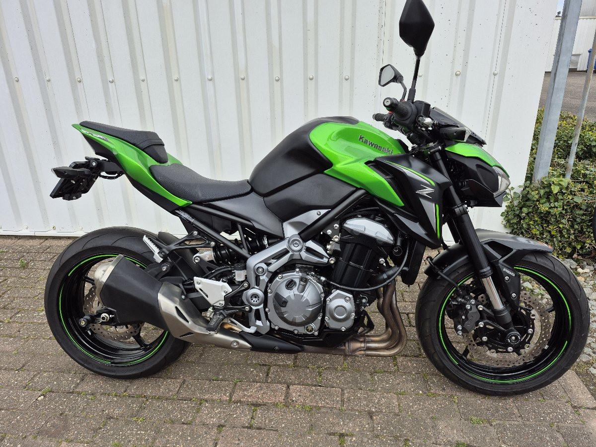 Kawasaki Z900 uit 2019, stoere naked bike, weinig Km