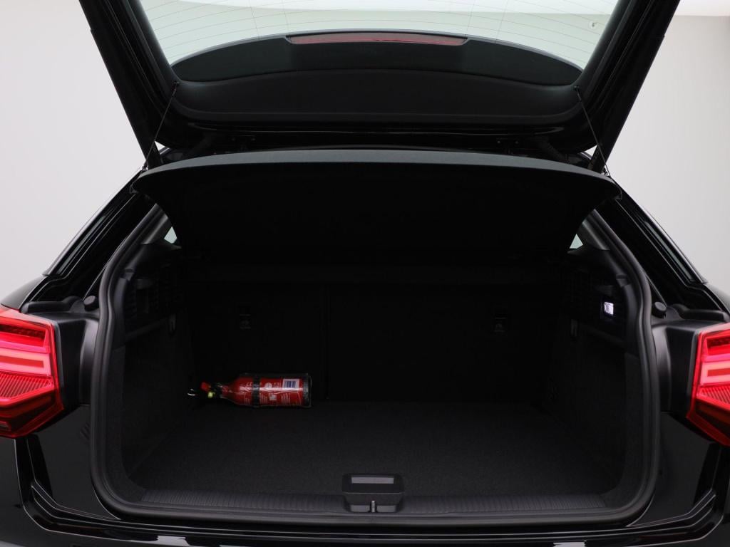 Audi Q2 35 tfsi pro line | panoramadak | stoelverwarming | leder | camera |