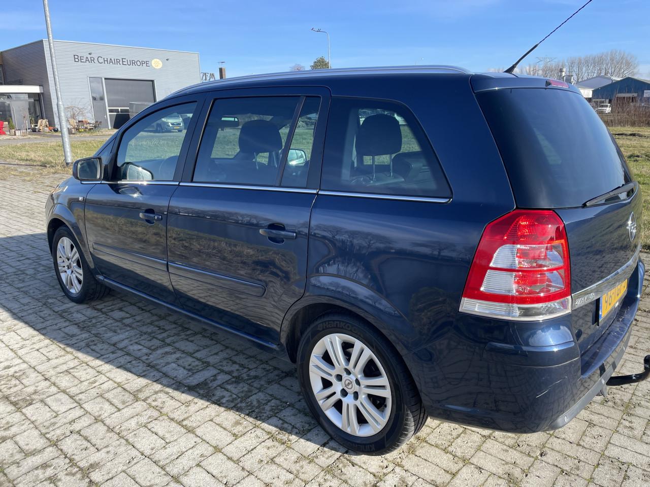 Opel zafira 1.6 cosmo 2012 7 zits