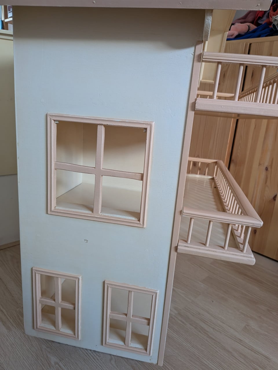 Prachtig handgemaakt poppenhuis