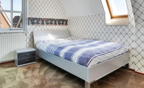 Bed 140 x 210 + nachtkastje + kast