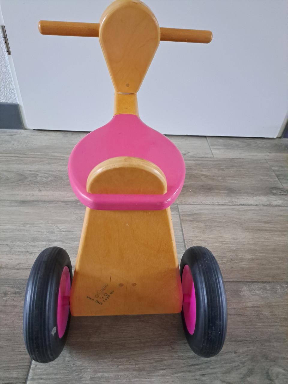 Van Dijk houten loopfietsje