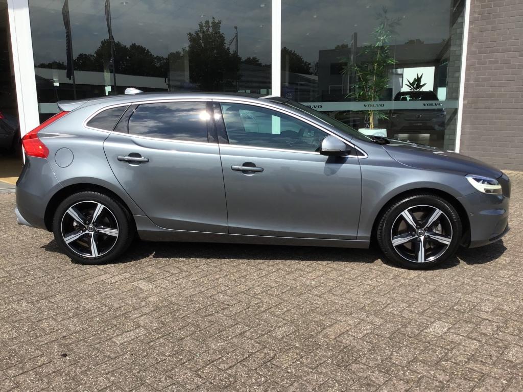Volvo V40 t3 153pk aut6 polar+ sport| panodak| camera| trekhgaak| h&k soun