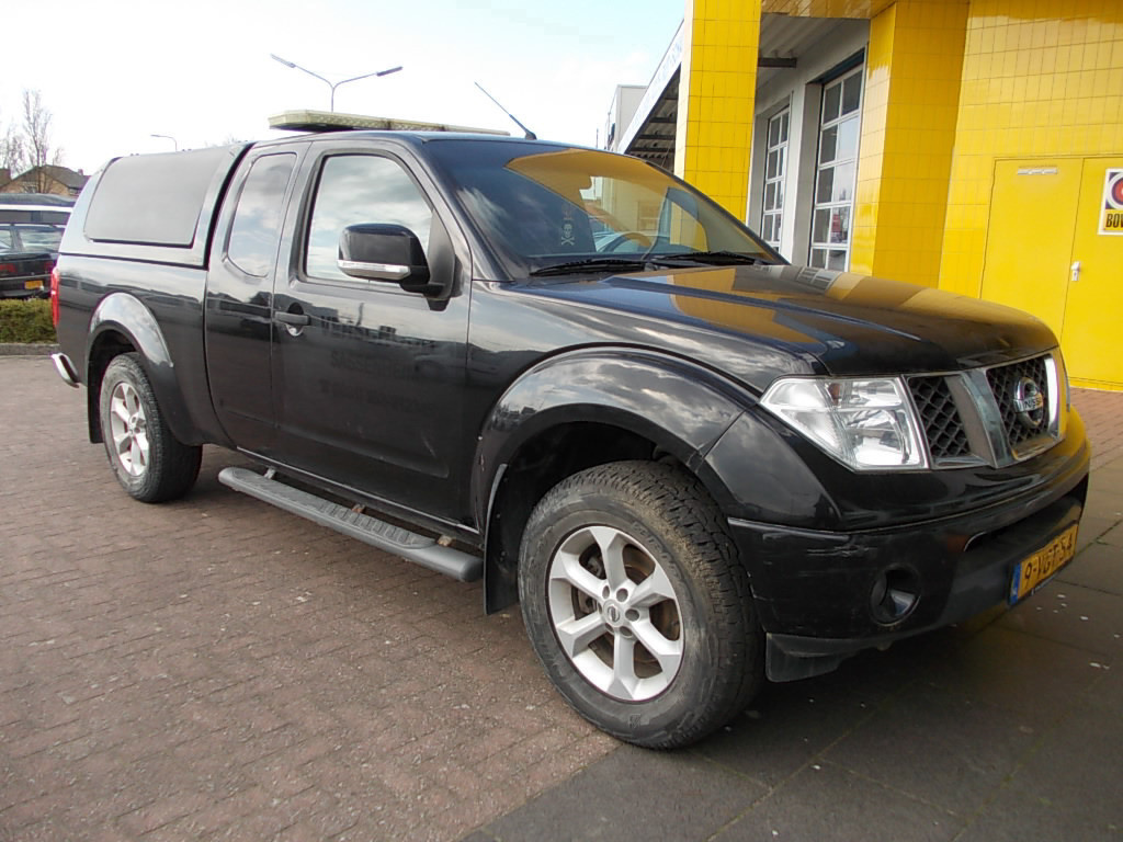 Nissan Navara 2.5 dci 4wd bj. 2010 motor defect!! export