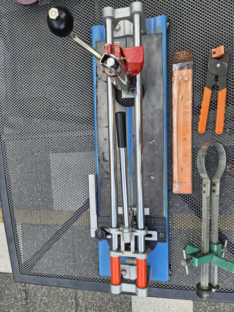 Elektrische tegelsnijder en toebehoren