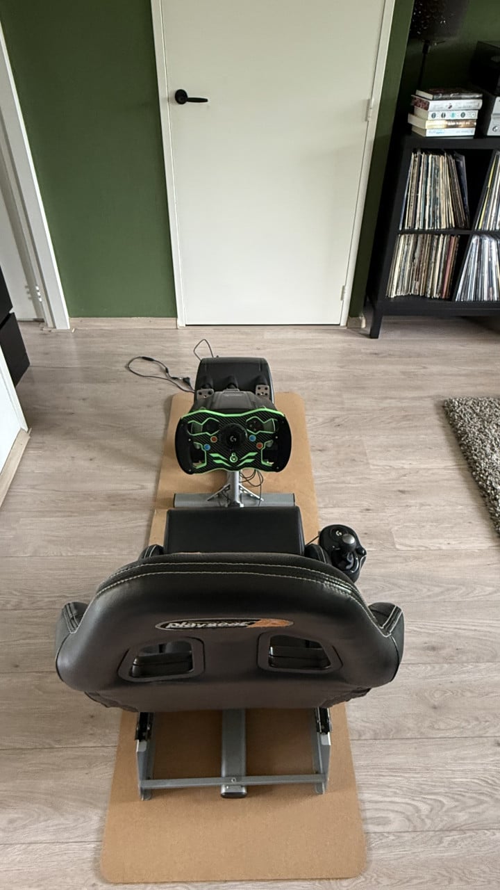 Aangeboden:Playseat + Logitech G920 (geschikt voor PC & Xbox)