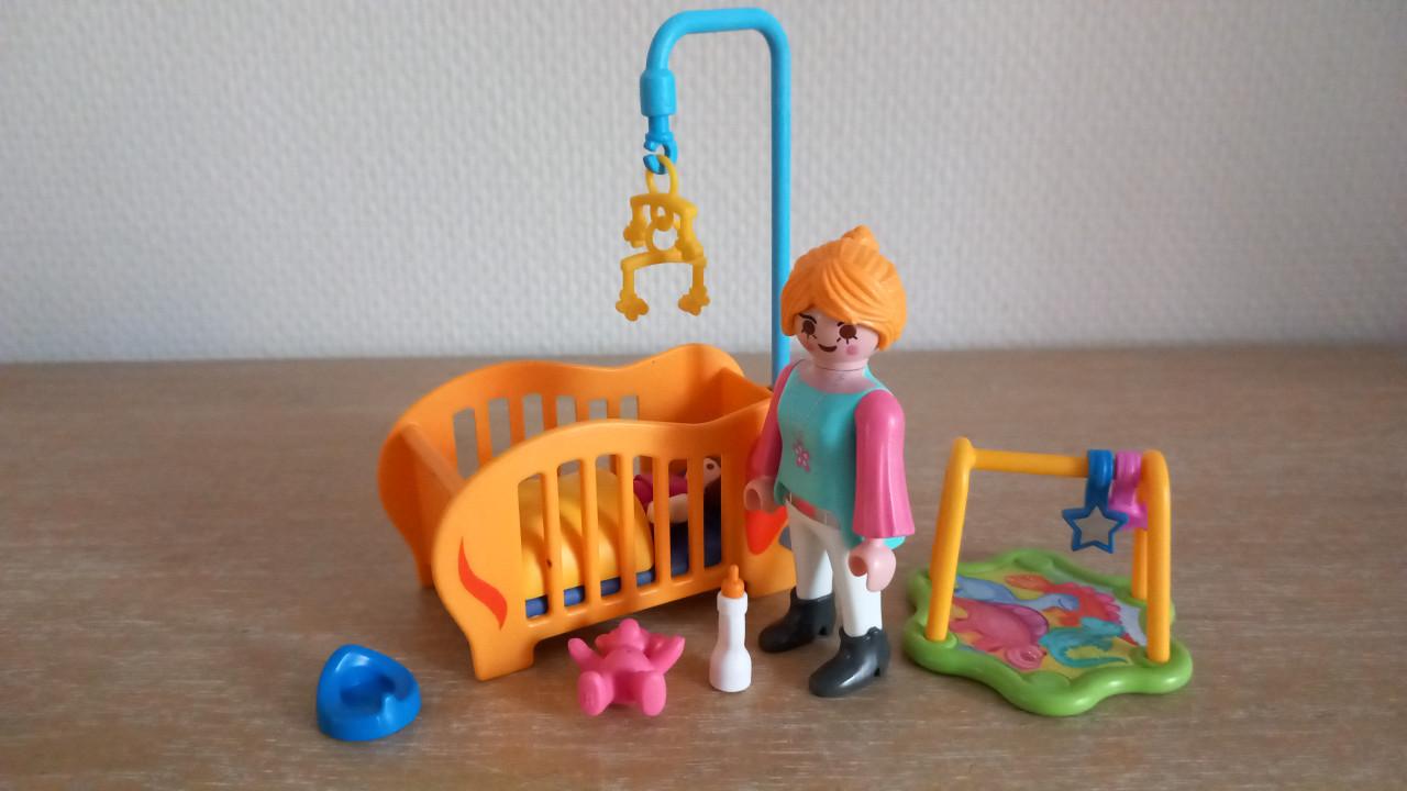 Playmobil mama met baby, bedje speelkleed
